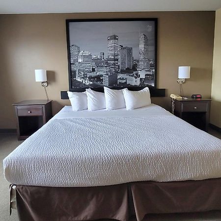 Super 8 By Wyndham Barrie South Hotel Buitenkant foto