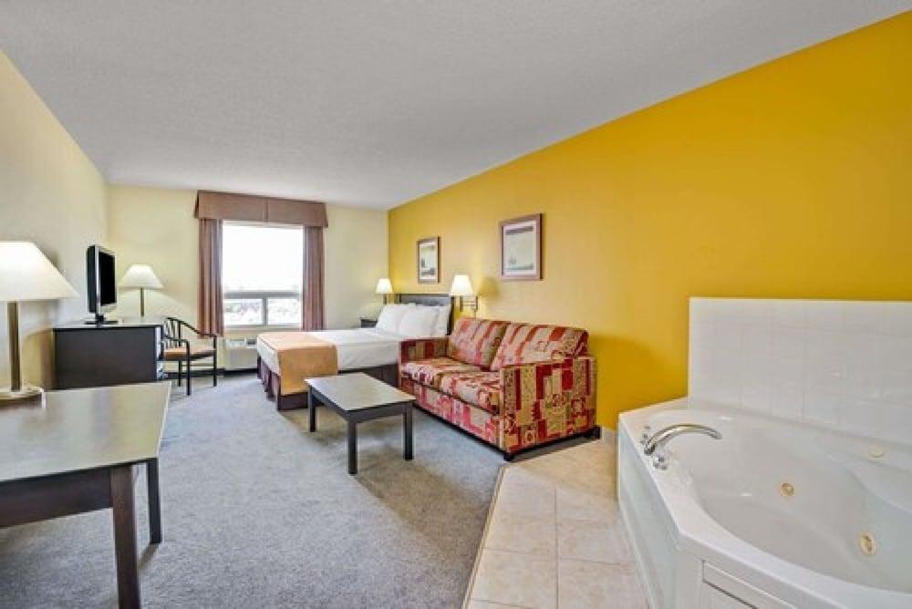 Super 8 By Wyndham Barrie South Hotel Buitenkant foto