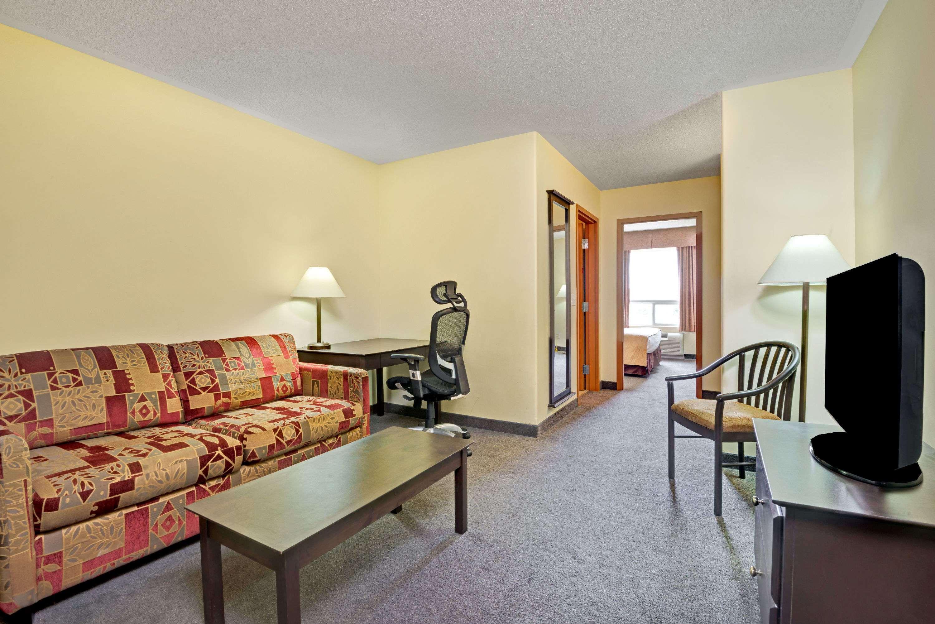 Super 8 By Wyndham Barrie South Hotel Buitenkant foto