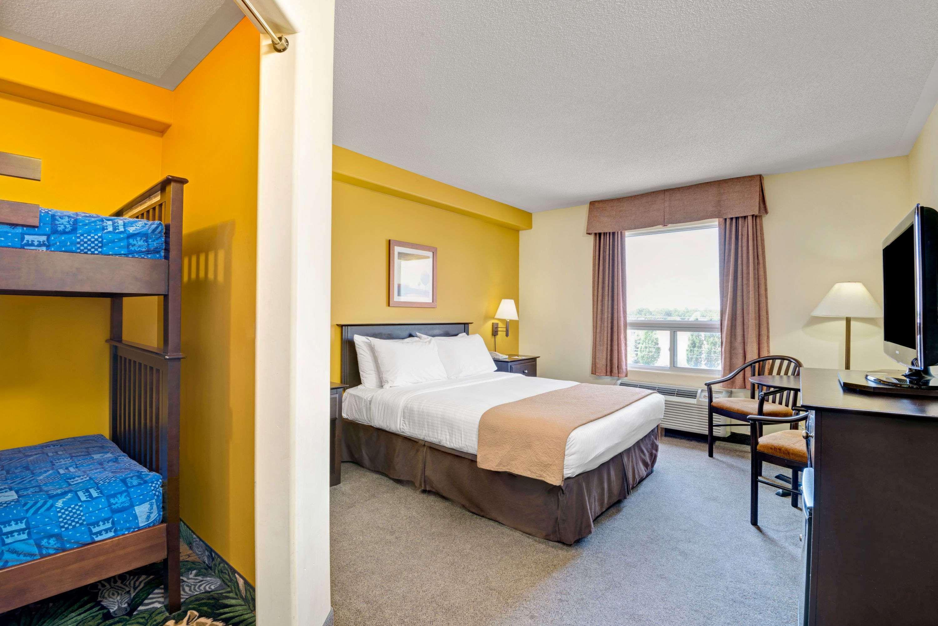 Super 8 By Wyndham Barrie South Hotel Buitenkant foto