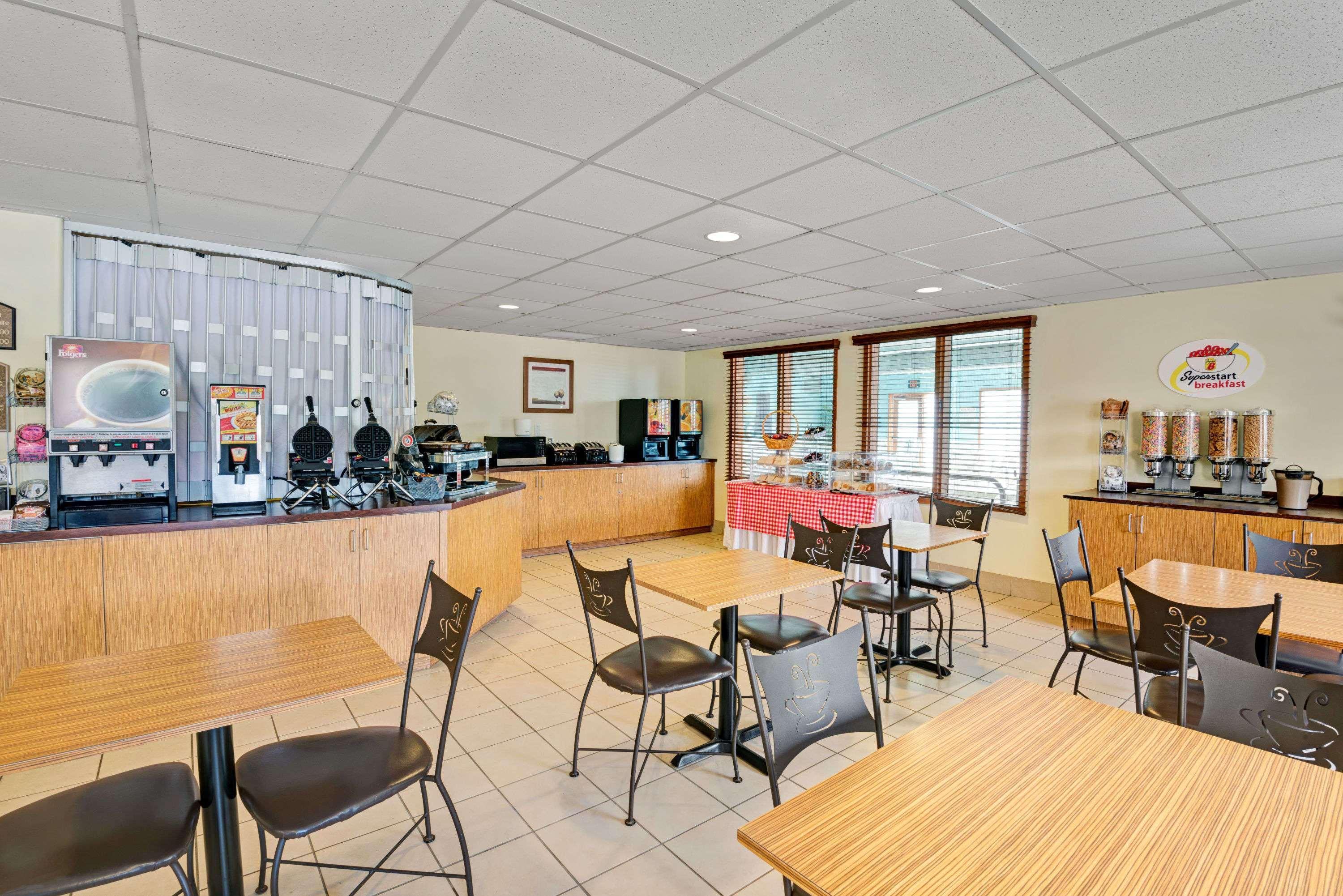 Super 8 By Wyndham Barrie South Hotel Buitenkant foto
