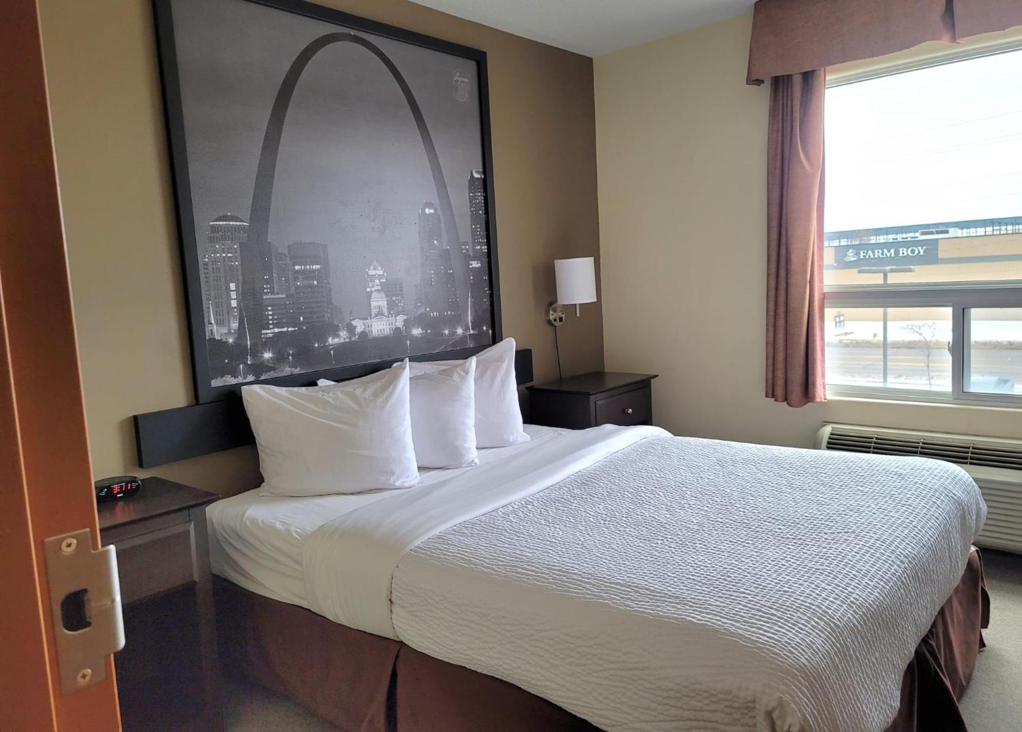 Super 8 By Wyndham Barrie South Hotel Buitenkant foto