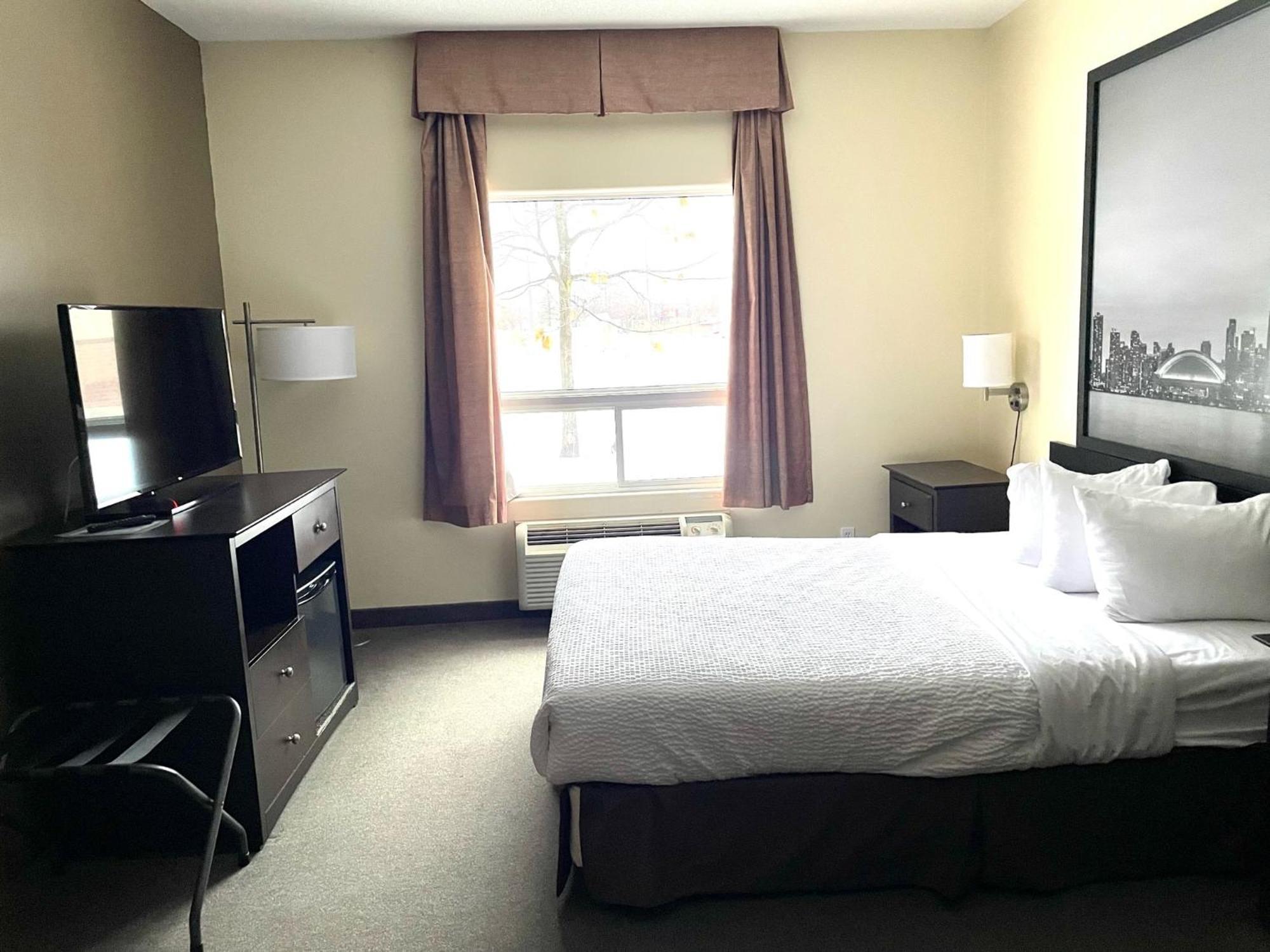 Super 8 By Wyndham Barrie South Hotel Buitenkant foto