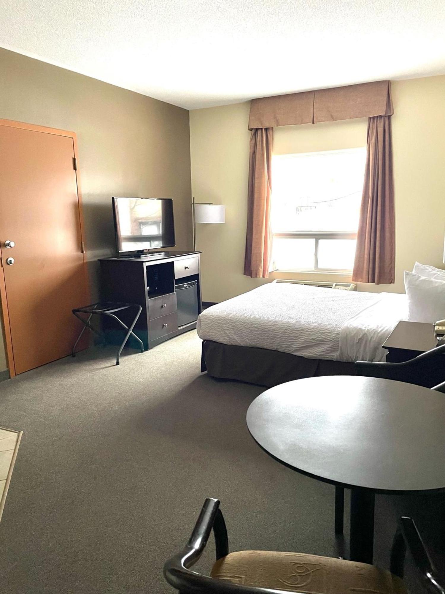 Super 8 By Wyndham Barrie South Hotel Buitenkant foto