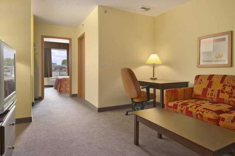 Super 8 By Wyndham Barrie South Hotel Buitenkant foto