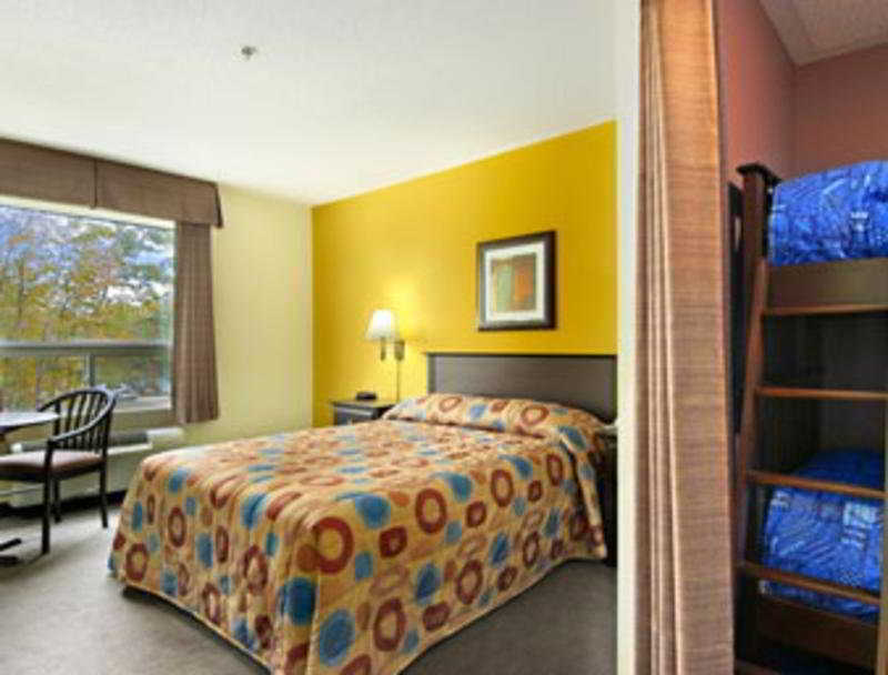 Super 8 By Wyndham Barrie South Hotel Buitenkant foto
