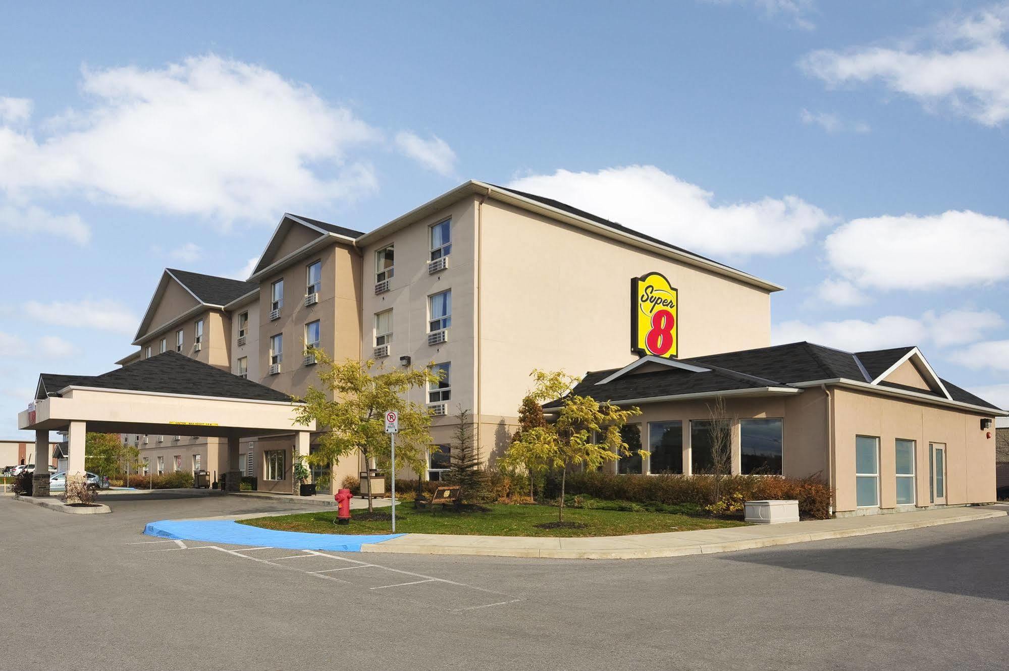 Super 8 By Wyndham Barrie South Hotel Buitenkant foto